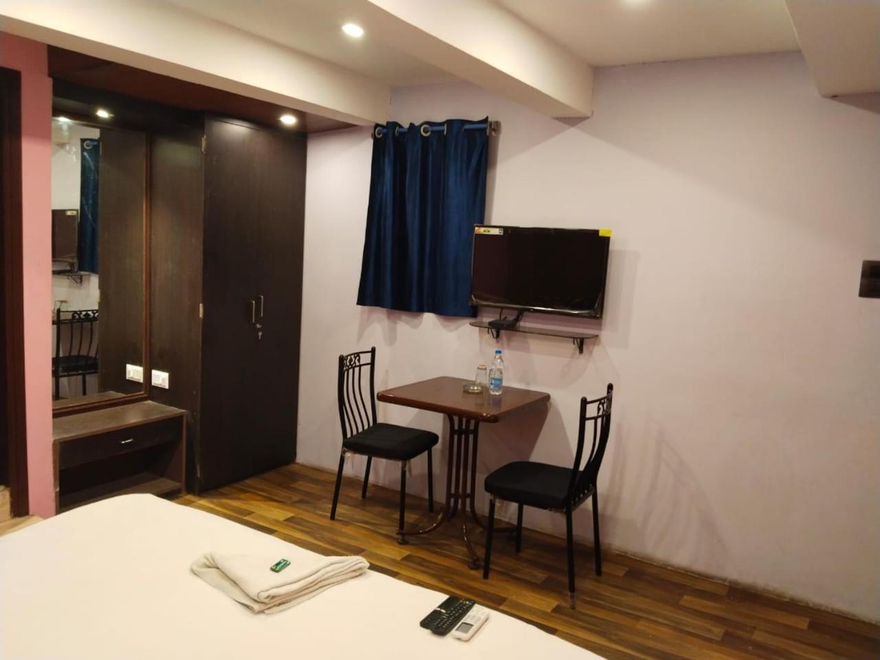 Hotel Ucs Колката Екстер'єр фото