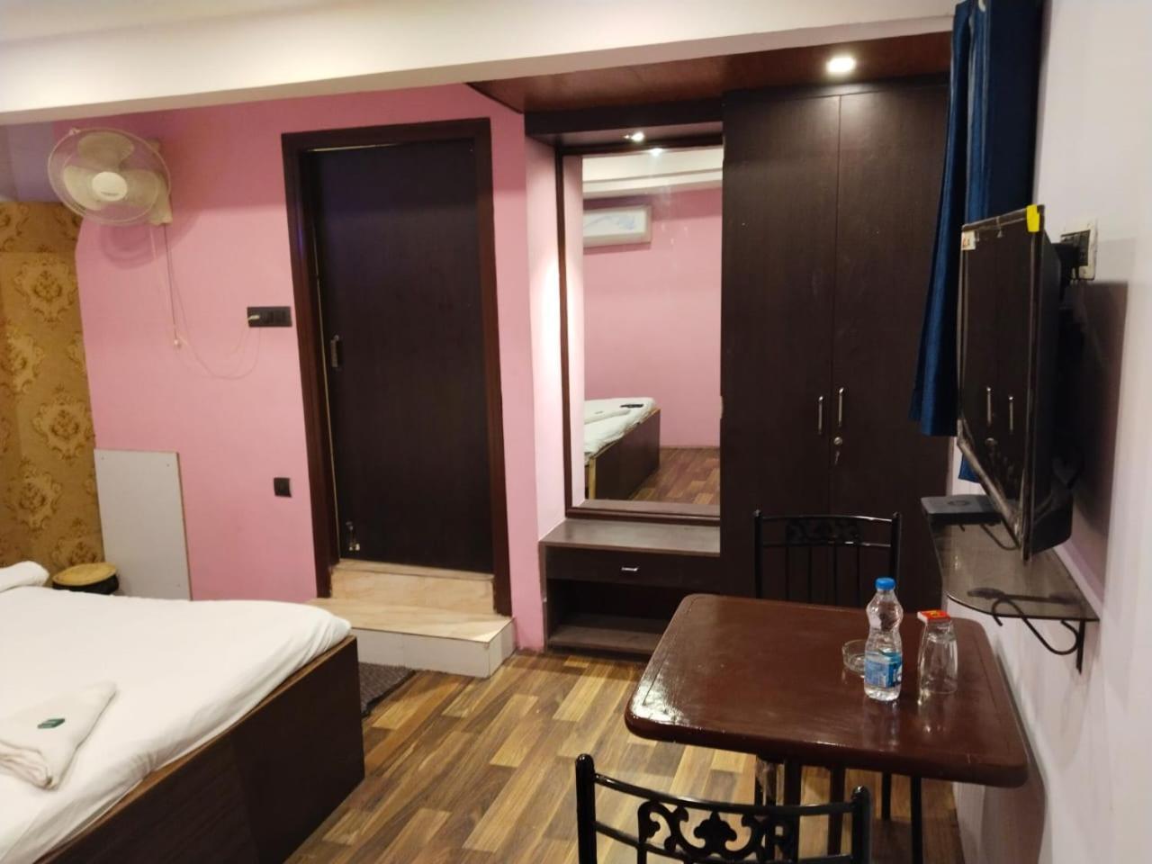 Hotel Ucs Колката Екстер'єр фото